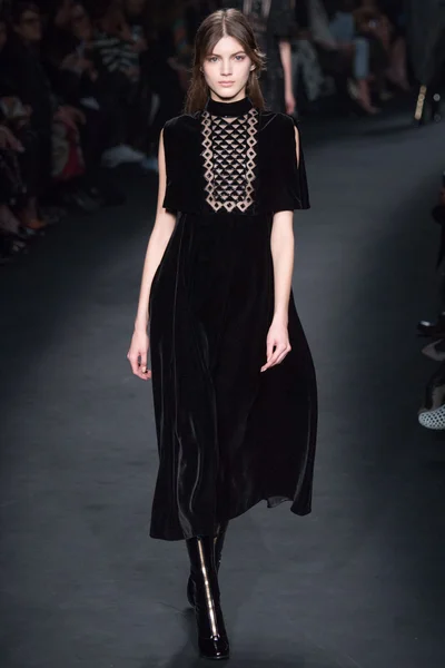 Look 11